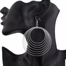 Load image into Gallery viewer, Circles Around You Earrings
